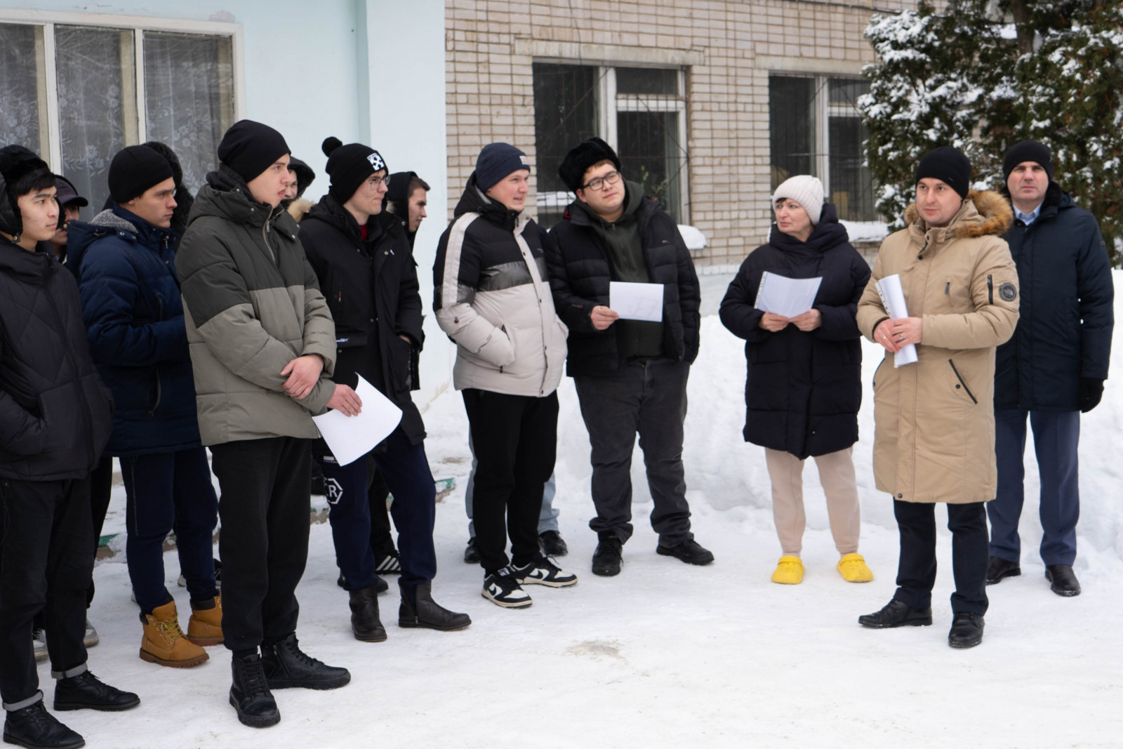 Жители дома 2 по ул. Испытателей 27.01.2024 провели собрание по обсуждению  общественного проекта — Сайт администрации Городского округа Кинель